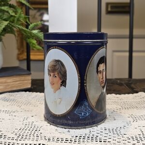 Vintage 1981 Royal Wedding Commemorative Tin Charles & Diana Quality Street